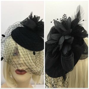 Fascinator with feather and veil Black